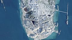 Esta fotografia de satélite do Planet Labs PBC mostra a ilha iraniana de Kharg, a 26 de fevereiro de 2026