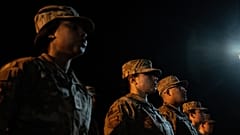 US-Soldaten auf der Dover Air Force Base in Delaware - bei Rückkehr eines in Kuwait getöteten US-Soldaten 