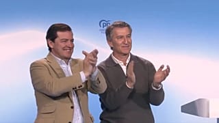 Alfonso F. Mañueco (izquierda) y el líder del Partido Popular, Alberto Núñez Feijóo. 