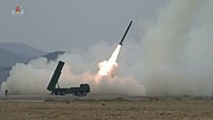 Lançamento do míssil MRLS 600mm na Coreia do Norte, 15 de março de 2026