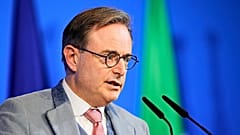 Belgian Prime Minister Bart de Wever speaks during the North Sea Summit in Hamburg, Germany, on Monday, January 26, 2026. (AP Photo/Martin Meissner)