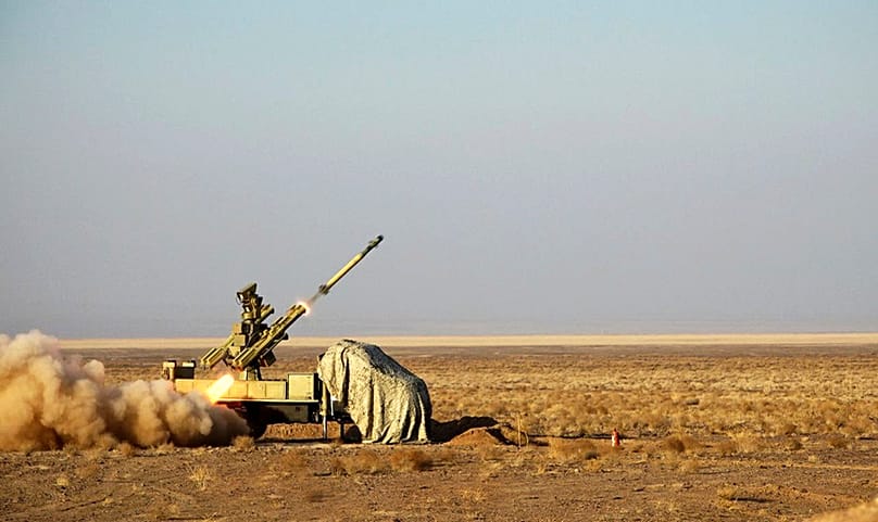 صورة نشرها الجيش الإيراني تُظهر جانباً من مناوراته العسكرية داخل إيران، في 12 يناير 2025.