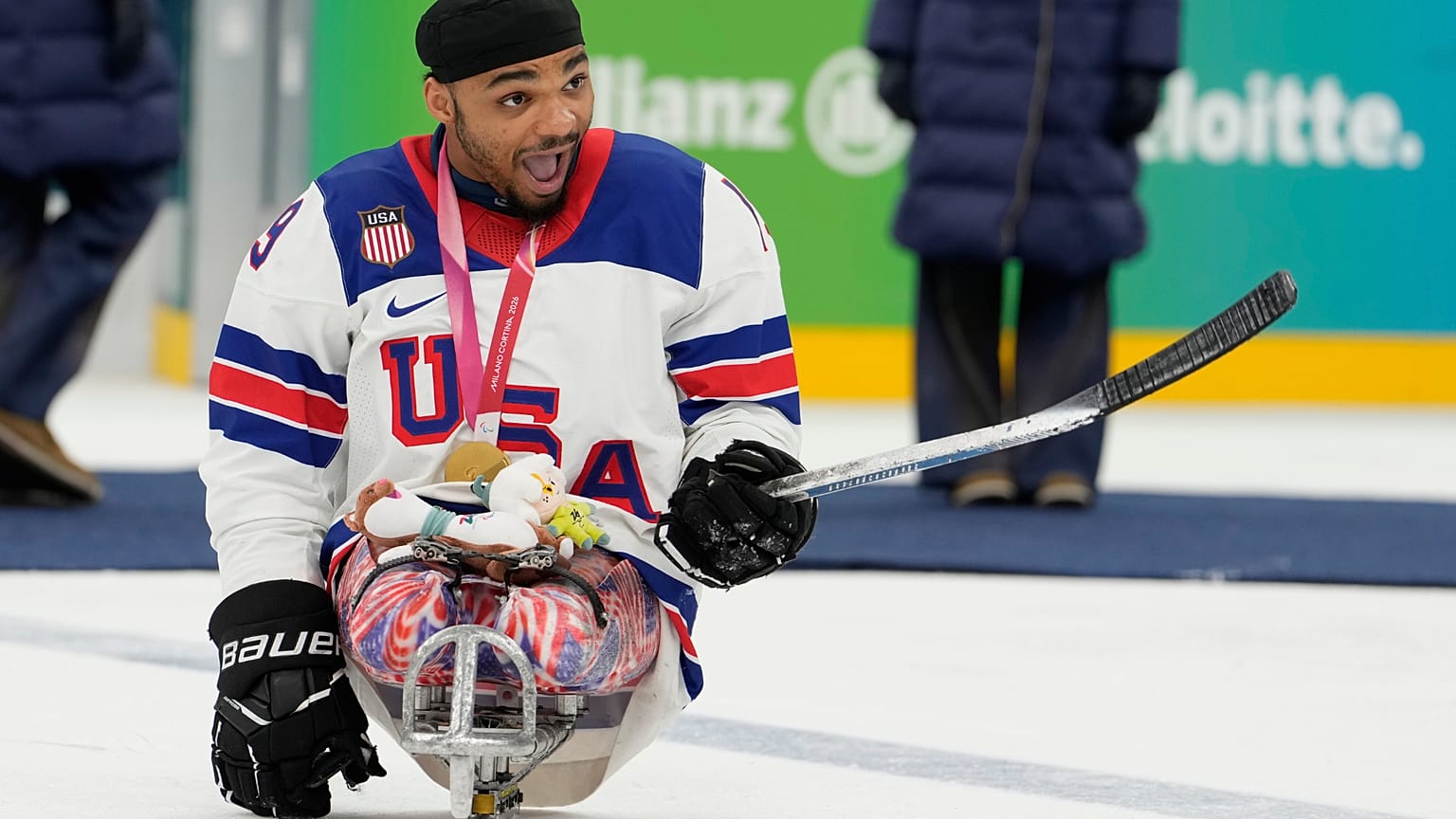 Malik Jones, team Usa, celebra la vittoria della medaglia d'oro
