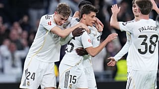 Real Madrid formalı futbolcu Arda Güler (ortada), Real Madrid ile Elche CF arasındaki LaLiga maçında takımının dördüncü golünü attıktan sonra kutlanıyor, 14 Mart 2026.