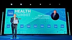 Olivér Várhelyi, Ευρωπαίος Επίτροπος για την Υγεία και την Ευημερία των Ζώων στη Σύνοδο Κορυφής για την Υγεία του Euronews. 