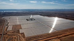 FILE - Luftaufnahme einer Solaranlage bei Ouarzazate in Zentralmarokko am 4. Februar 2016.