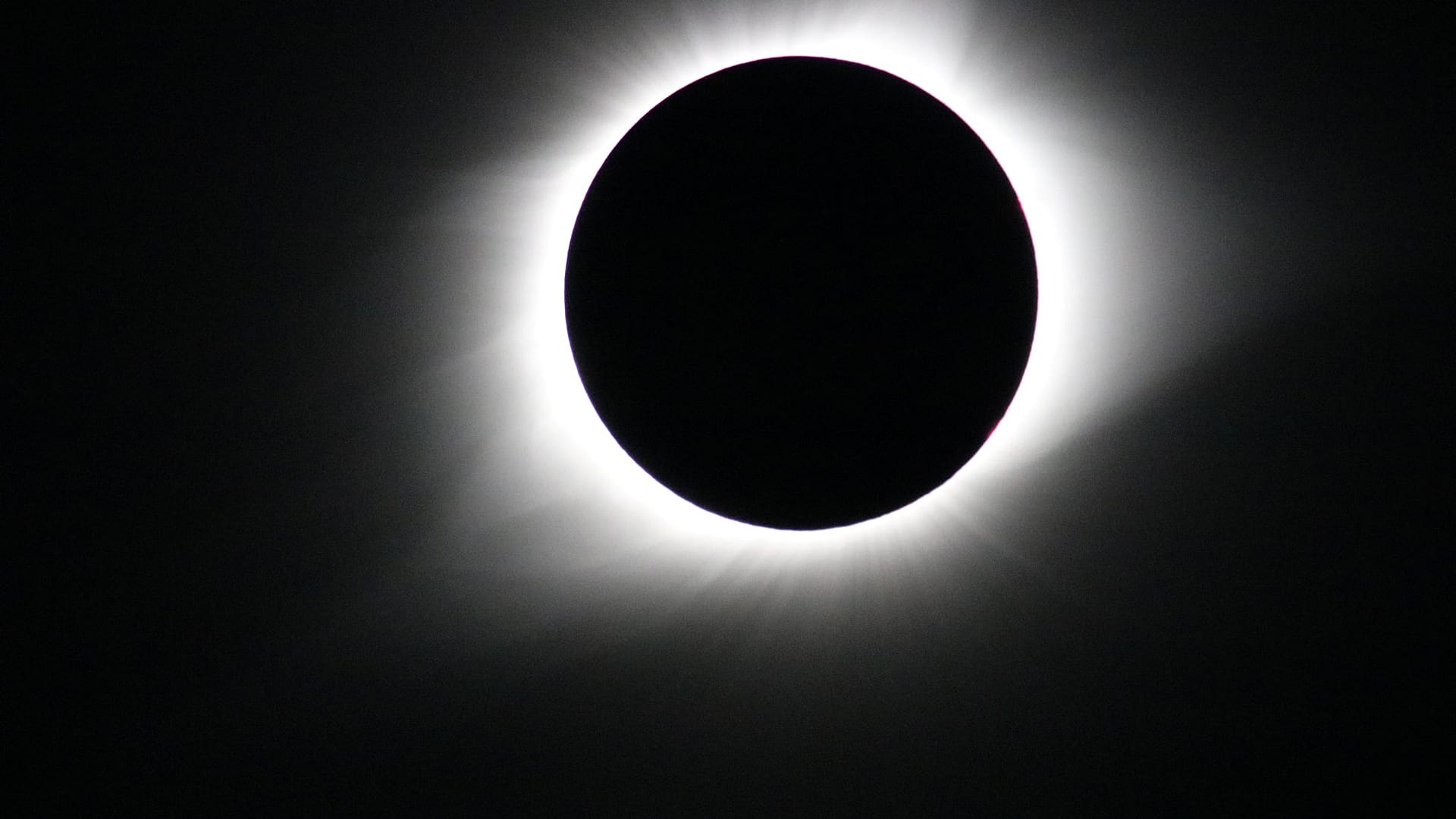 Blick auf die totale Sonnenfinsternis am 21. August 2017 in Madras, Oregon