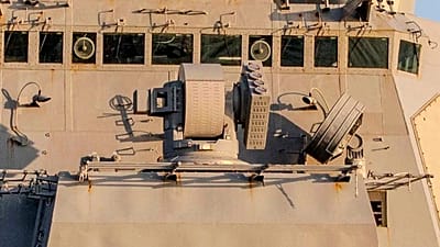 Il sistema Helios montato sulla Uss Preble a Yokosuka, Giappone, 19 aprile 2025