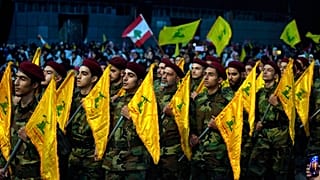 عناصر من حزب الله خلال عرض في الضاحية الجنوبية لبيروت في ذكرى "يوم الشهيد" للحزب، 11 نوفمبر 2022.