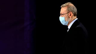 علی لاریجانی، پس از ثبت نام نامزدی خود برای انتخابات ریاست جمهوری ۱۸ ژوئن، در ستاد انتخابات وزارت کشور در تهران، ایران، شنبه، ۱۵ مه ۲۰۲۱