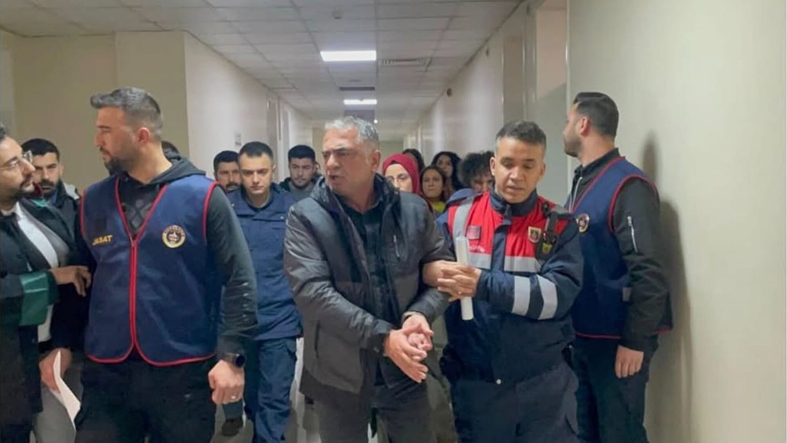 BİRTEK-SEN Başkanı Mehmet Türkmen tutuklandığı sırada. / 16 Mart 2026 Pazartesi 