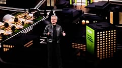 ARCHIV - Nvidia-Chef Jensen Huang spricht auf einer Nvidia-Konferenz zu Künstlicher Intelligenz in San Jose, Kalifornien, am Montag, 16. März 2026