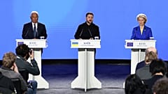 Antonio Costa, Volodymyr Zelenskyy und Ursula von der Leyen.