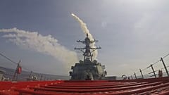 Symbolbild: Zerstörer USS Frank E. Petersen Jr. beim Abschuss einer Tomahawk-Rakete im Rahmen der Operation Epic Fury am 28. Februar 2026