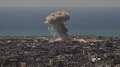 Rauch steigt nach einem israelischen Luftangriff im südlichen Beiruter Vorort Dahiyeh auf.