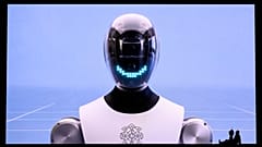 Illusztráció: a Disney robotja, Olaf egy kaliforniai bemutatón