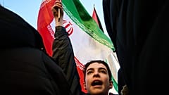 متظاهرون يسيرون خلال مسيرة يوم القدس (يوم القدس) في تورونتو، السبت 14 مارس 2026.