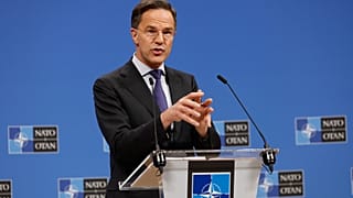 Il segretario generale della NATO Mark Rutte interviene in una conferenza stampa durante una riunione dei ministri della Difesa della Nato