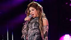 DOSYA - Shakira 27 Eylül 2025 tarihinde New York'ta düzenlenen Global Citizen Festivali sırasında sahne alıyor. (Fotoğraf: Charles Sykes/Invision/AP, Dosya)