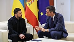 El presidente de Ucrania, Volodímir Zelenski, con el presidente del Gobierno de España, Pedro Sánchez. 