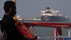 Suudi Arabistan’dan ham petrol taşıyan ve Hürmüz Boğazı’nı geçerek Mumbai Limanı’na ulaşan Liberya bayraklı Shenlong Suezmax tankeri Hindistan’ın Mumbai kentinde. 12 Mart 2026