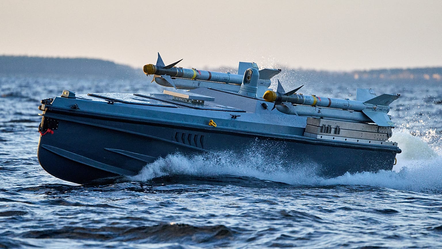 Drone Magura V7 da Inteligência Militar da Ucrânia, equipada com mísseis terra-ar, encontra-se num local não revelado na Ucrânia, no sábado, dia 6 de dezembro de 2025. 