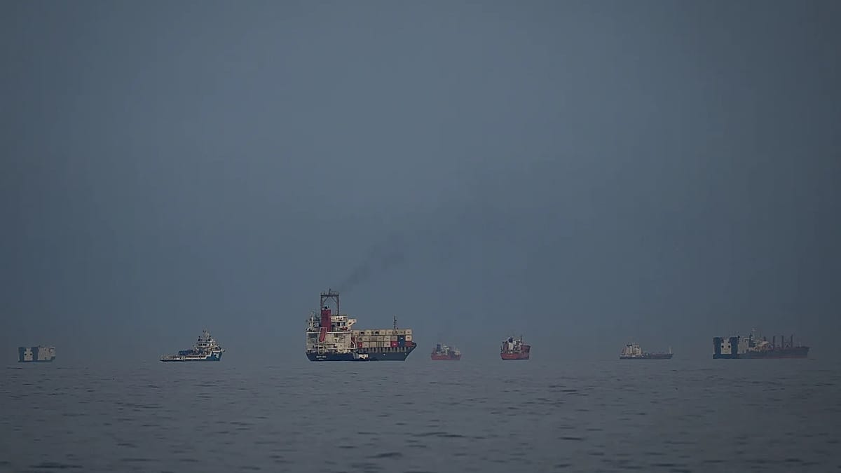 تبدأ الهيئة البحرية التابعة للأمم المتحدة محادثات بشأن الشحن في الشرق الأوسط مع إغلاق مضيق هرمز فعليًا