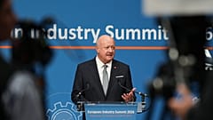 Österreichs Bundeskanzler Christian Stocker spricht während des Europäischen Industriegipfels in Antwerpen, Belgien, Mittwoch, 11. Februar 2026