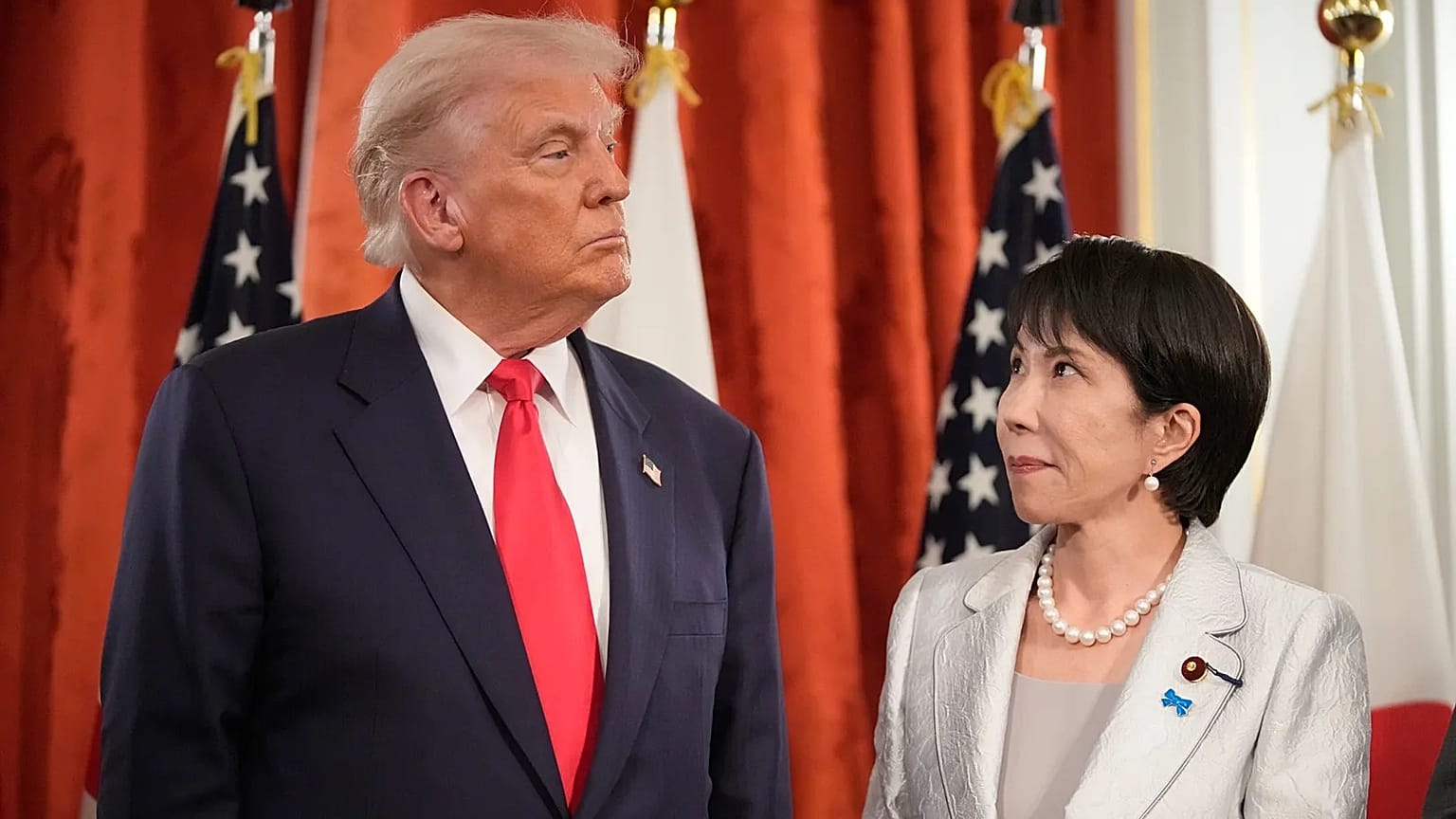 Japonya Başbakanı Sanae Takaichi, Tokyo'daki Akasaka Sarayı'nda ABD Başkanı Donald Trump'la beraber, 28 Ekim 2025