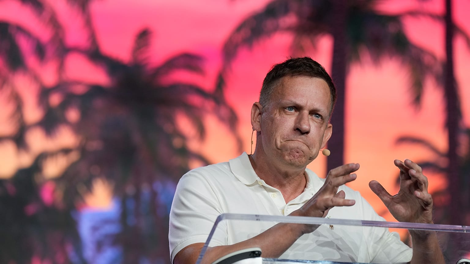 Peter Thiel, cofundador de PayPal y Palantir, pronuncia un discurso en la Conferencia Bitcoin en Miami Beach, Florida (7 de abril de 2022).