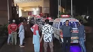 Mentősök dolgoznak Karacsiban