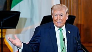 الرئيس دونالد ترامب يتحدث خلال مأدبة غداء لأصدقاء أيرلندا لرئيس الوزراء الأيرلندي مايكل مارتن في الولايات المتحدة. الكابيتول