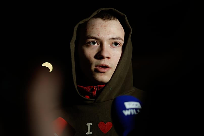 Nikita Zolotorev spricht in Vilnius nach seiner Freilassung aus Belarus