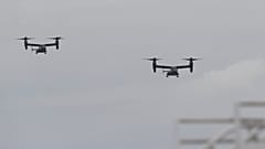 طائرتان من طراز MV-22 Osprey تابعتان لقوات مشاة البحرية تصلان للهبوط في مطار ميامي الدولي قبل زيارة رئاسية يوم الأربعاء 22 أبريل 2015 في ميامي