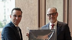 Ο Γενικός Διευθυντής της ESA, Josef Aschbacher, με τον Νικόδημο Δαμιανού, Υφυπουργό Έρευνας, Καινοτομίας και Ψηφιακής Πολιτικής της Κυπριακής Δημοκρατίας