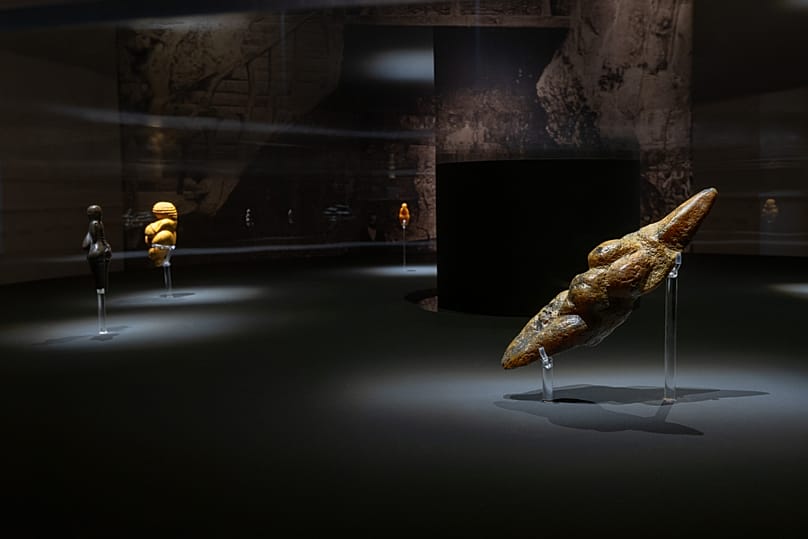 Γενική άποψη της έκθεσης Jeff Koons: «Aφροδίτη» του Lespugue