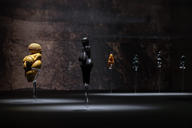 Γενική άποψη της έκθεσης Jeff Koons: «Aφροδίτη» του Lespugue