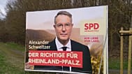 SPD-Ministerpräsident Alexander Schweitzer auf Wahlplakat in Koblenz
