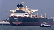Petroliera battente bandiera liberiana arrivata al porto di Mumbai, India, dopo aver attraversato lo Stretto di Hormuz, 12 marzo 2026