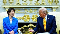 Prezydent USA Donald Trump z japońską premier Sanae Takaichi w Gabinecie Owalnym Białego Domu, czwartek, 19 marca 2026 r.