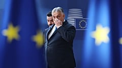 Macaristan Başbakanı Viktor Orbán, Brüksel’de düzenlenen AB zirvesine katılmak üzere Avrupa Konseyi binasına geldi / 19 Mart 2026