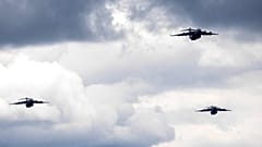 الولايات المتحدة تشارك طائرات الجيش من طراز Boeing C-17A Globemaster III في التدريبات العسكرية "الاستجابة السريعة 2025"