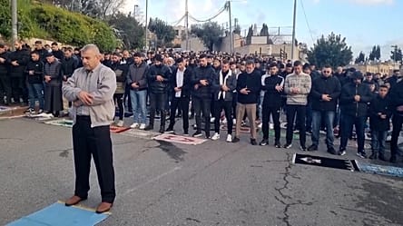 Tear gas and tension in Jerusalem as Eid prayers held outside al Aqsa