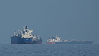 نفتکش‌ها و کشتی‌های باری در تنگه هرمز، خور فکان، امارات متحده عربی، چهارشنبه، ۱۱ مارس ۲۰۲۶
