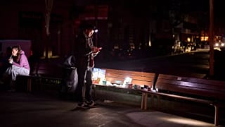 A man sells battery-powered radios and torches during the blackout in Barcelona, 29 April, 2025