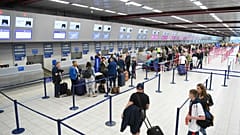 Die Arbeitsniederlegungen fallen in eine Hauptreisezeit, in der Millionen Fluggäste spanische Flughäfen passieren.