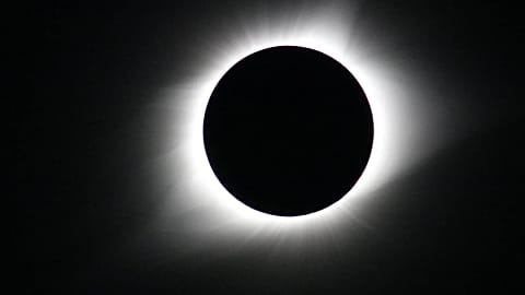 Vista del eclipse solar total del 21 de agosto de 2017 desde Madras, Oregón
