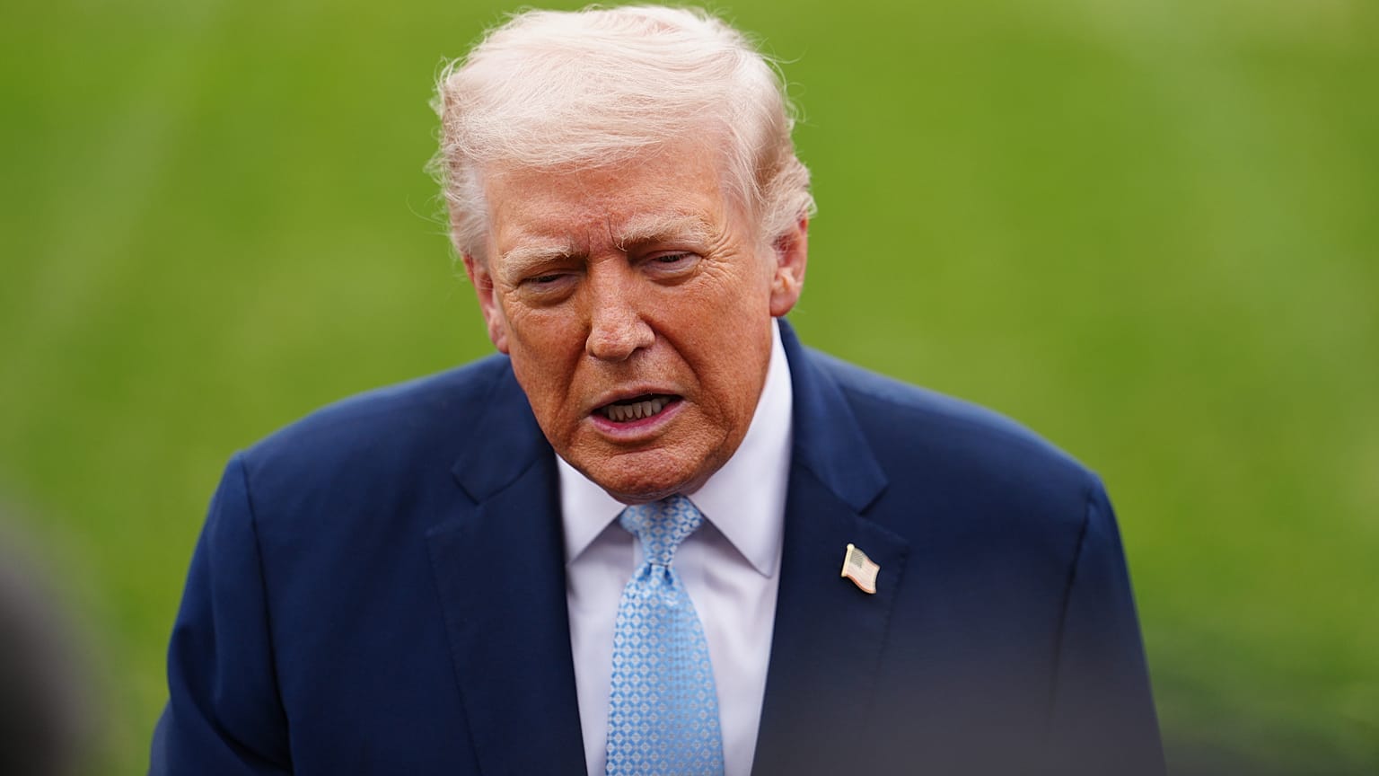 الرئيس دونالد ترامب في الحديقة الجنوبية للبيت الأبيض، الجمعة، 20 مارس 2026، في واشنطن