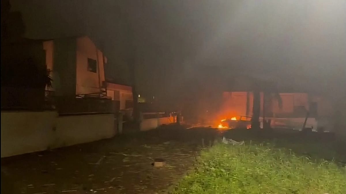 İran'ın Dimona nükleer tesiste füzeye saldırdığı iddia edildi