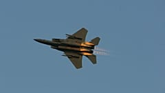طائرة مقاتلة من طراز إف-15 تقوم باستعراض جوي، فلوريدا، يوم الجمعة 3 يوليو 2009. 